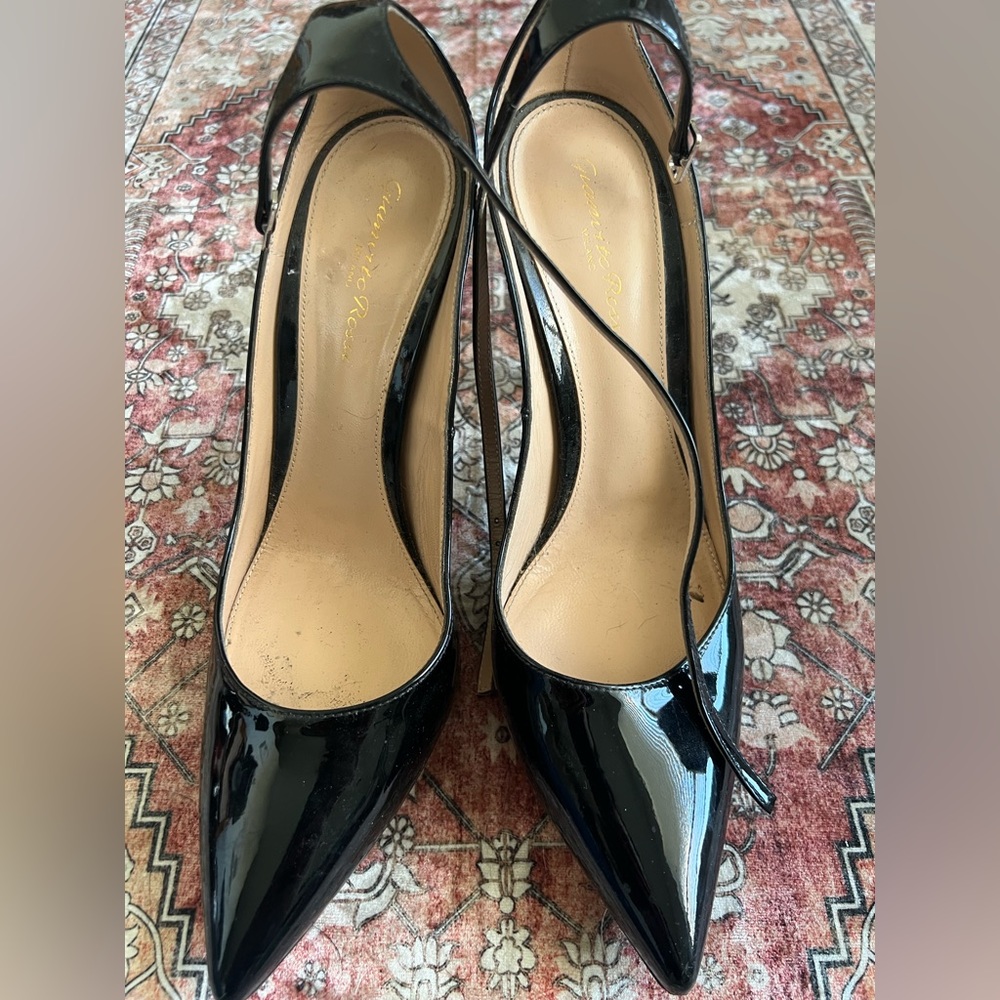 Gianvito Rossi black patent pump | size 39.5